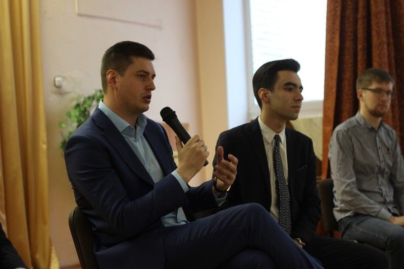 Члены Общественной палаты и Всеволожский Парламент старшеклассников обсудили роль МСУ в развитии демократии
