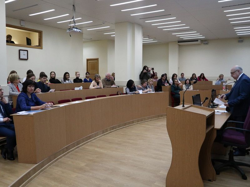 Представители науки, органов власти и общественности обсудили проблемы соцподдержки выпускников детских домов в Ленинградской области