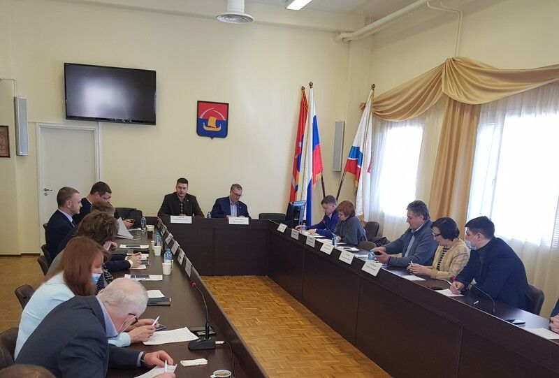 Следует ли признать ЖКХ отраслью, пострадавшей от пандемии, как поддержать управляющие компании, обсудили общественники Ленинградской области