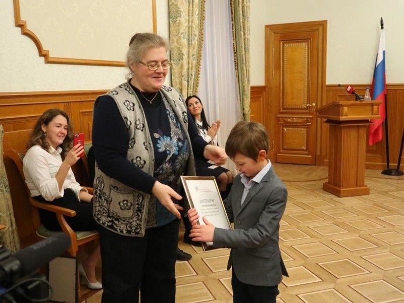 В Ленинградской области наградили школьников – победителей конкурса семейных историй
