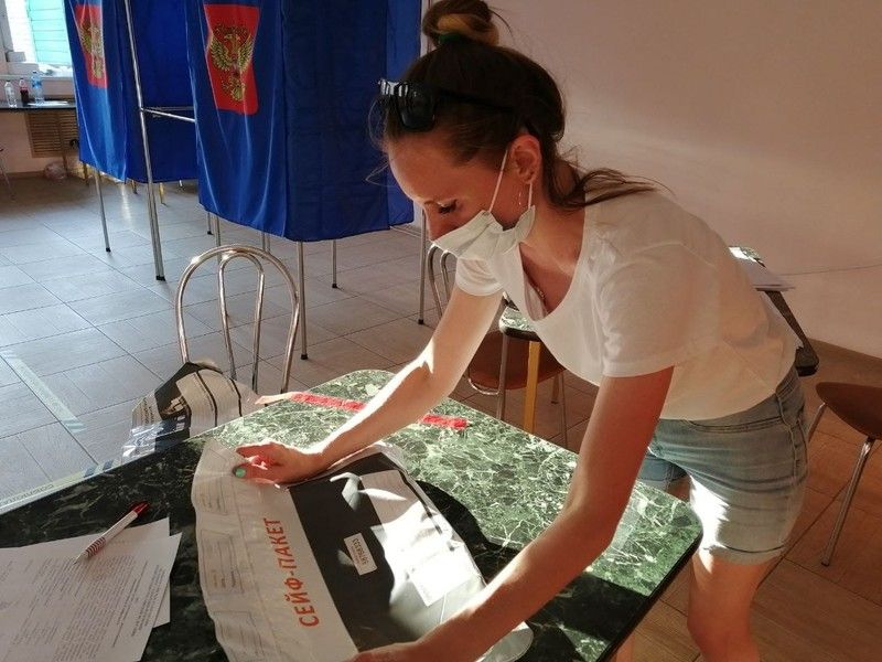 В первый день голосования на участки вышло 2300 общественных наблюдателей