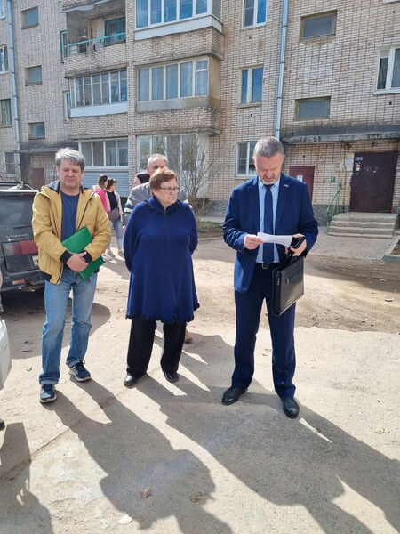 Сергей Худяев изучил ситуацию с состоянием жилого дома в Пикалёво