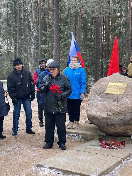 В Бокситогорском районе состоялось открытие мемориального поклонного креста, установленного в начале Дороги жизни