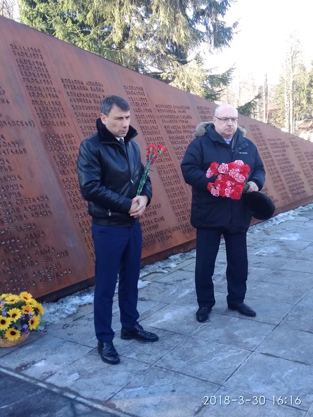 Во всеволожском саду памяти почтили память жертв кемеровской трагедии