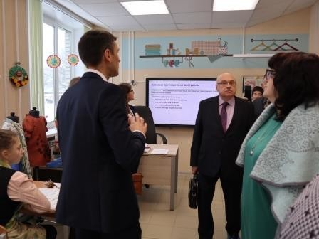 Сделать систему оплаты труда понятной, а оценивания знаний – индивидуальной: Общественная палата обсудила вопросы развития образования в регионе