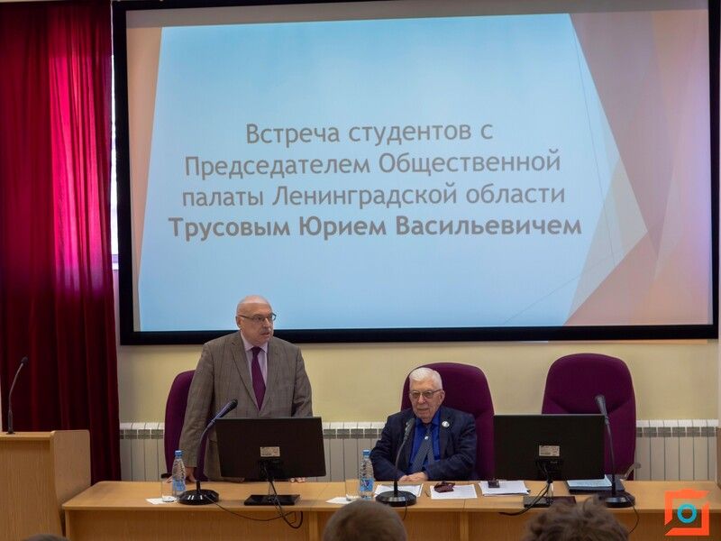 Юрий Трусов встретился со студентами ЛОГУ им. А. С. Пушкина