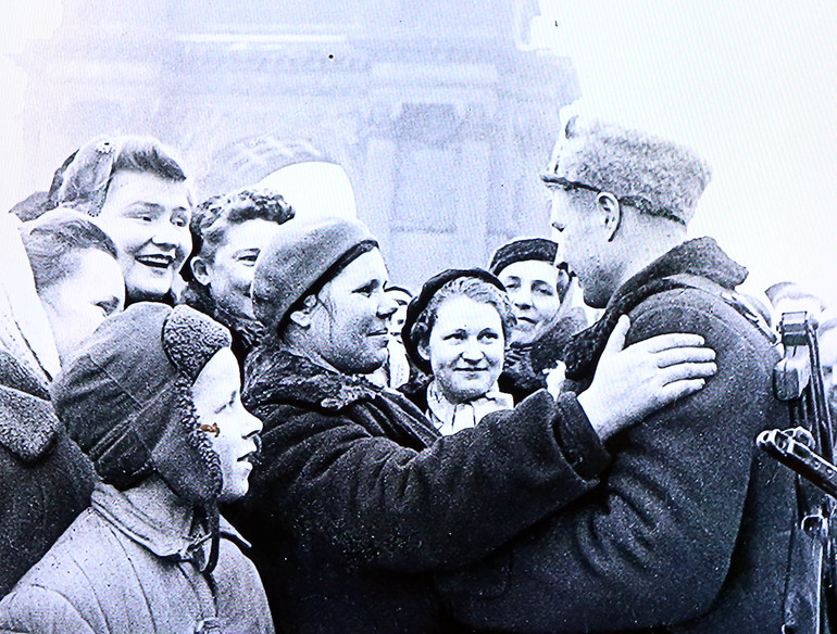 75 лет назад в освобожденном от вражеской блокады Ленинграде прошел парад ленинградских партизан