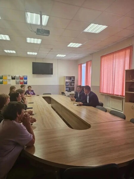 Льготы, дороги, благоустройство: о чём говорили на встречах в Приозерском районе