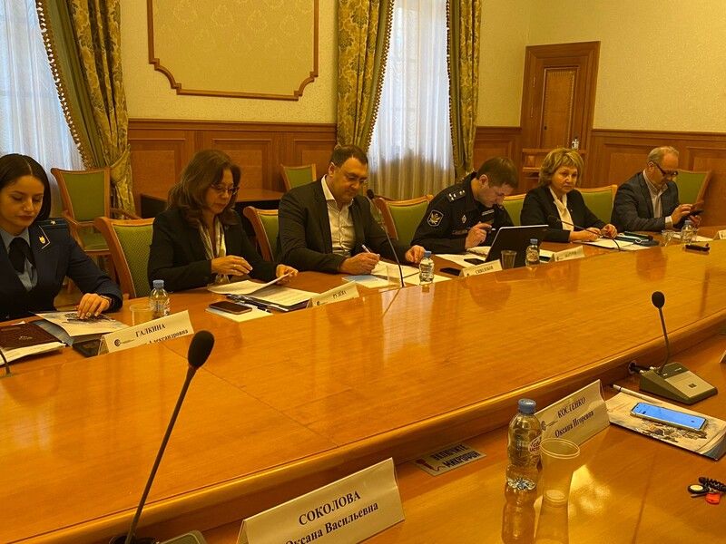 Особенности, проблемы и перспективы исполнительного производства в Ленобласти обсудили на круглом столе общественники и профессионалы