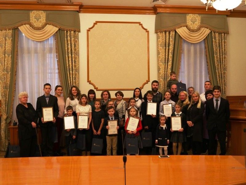 В Ленинградской области наградили школьников – победителей конкурса семейных историй