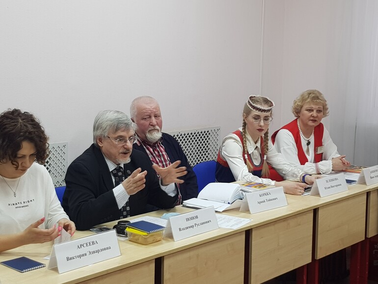 Читать сказания и показывать театрализованные представления - в Ленинградской области обсудили, как привлечь интерес молодежи к эпосу Калевалы