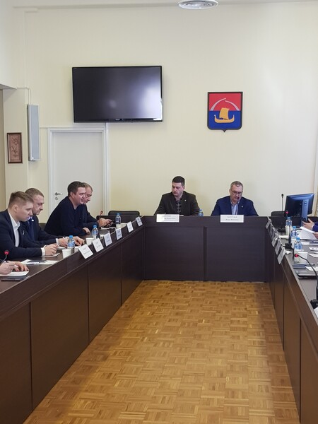 Следует ли признать ЖКХ отраслью, пострадавшей от пандемии, как поддержать управляющие компании, обсудили общественники Ленинградской области