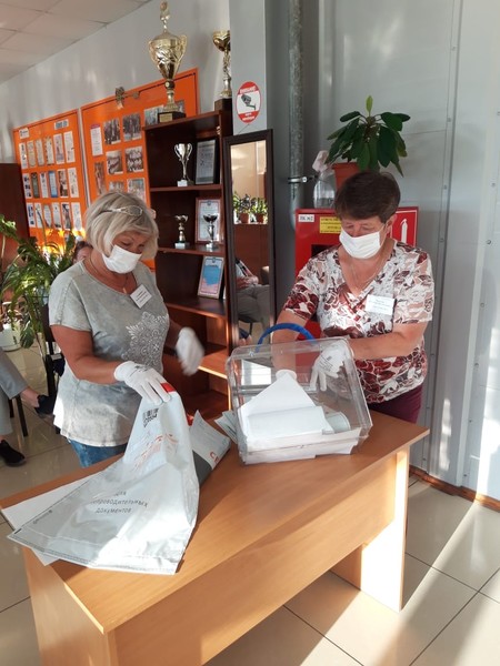 В первый день голосования на участки вышло 2300 общественных наблюдателей