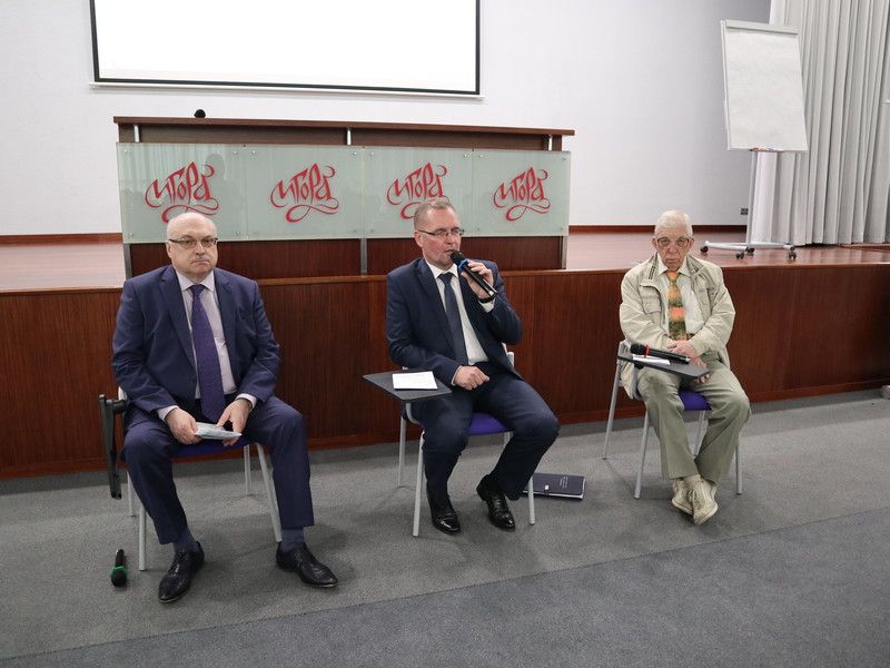 Первый день Форума муниципальных палат: поддержка НКО и мусорная реформа