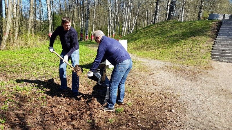 Общественная палата Ленобласти вышла на субботник