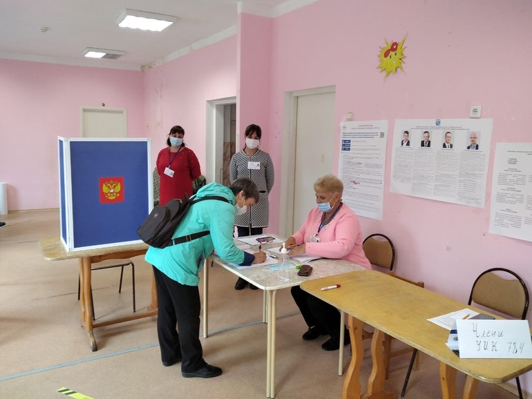 Члены Общественной палаты Ленобласти осуществляют мониторинг работы УИКов на выборах в Единый день голосования