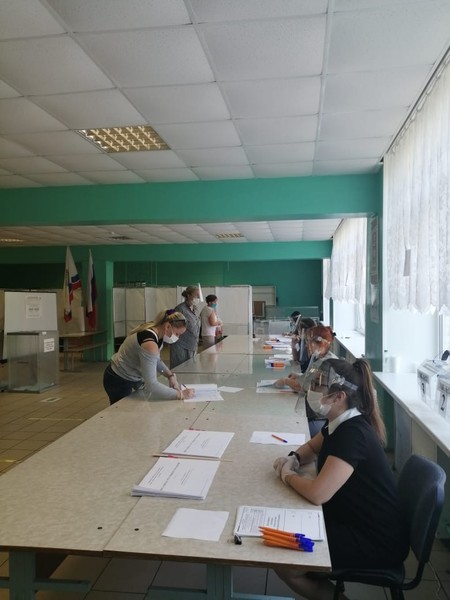 В первый день голосования на участки вышло 2300 общественных наблюдателей