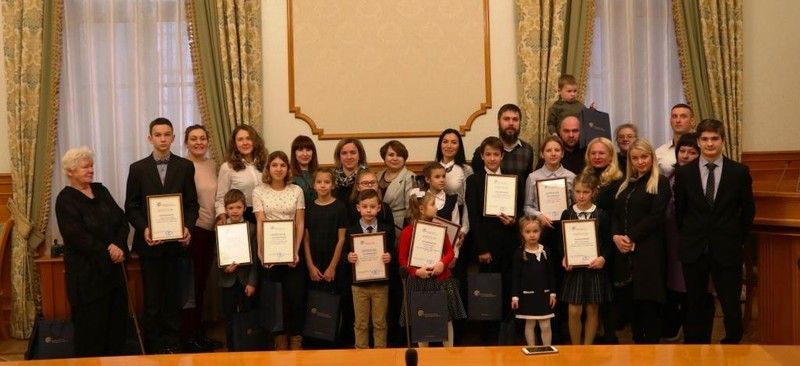 В Ленинградской области наградили школьников – победителей конкурса семейных историй