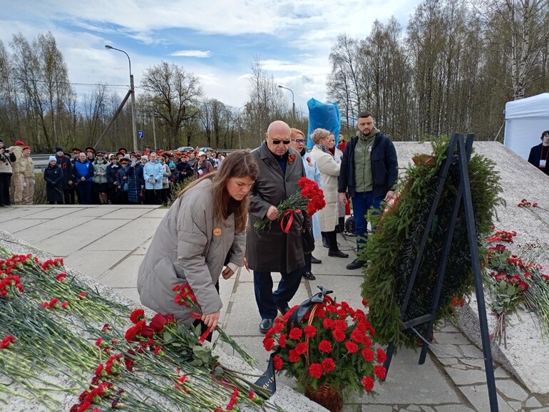Члены палаты посетили мемориал "Цветок жизни"