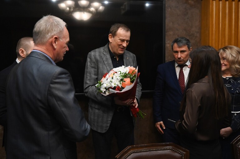 Глава региона Александр Дрозденко встретился с семьёй погибшего Героя России.
