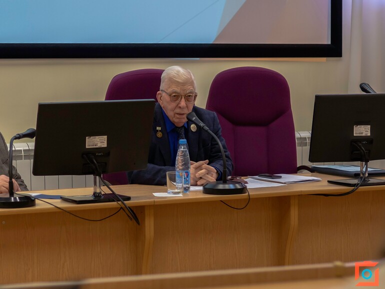 Юрий Трусов встретился со студентами ЛОГУ им. А. С. Пушкина