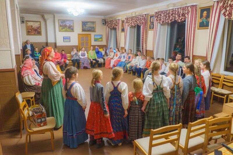 В Лужском районе прошла детская фольклорно-этнографическая лаборатория «Традиции Полужья»