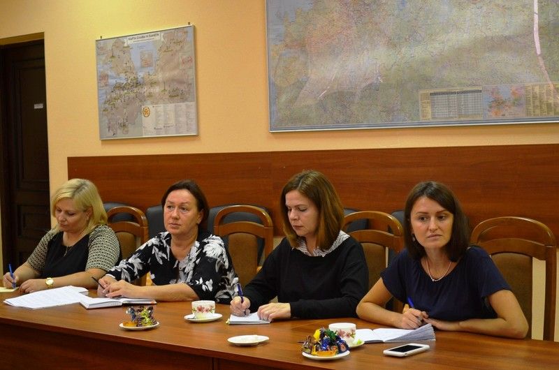 ГЛАВА ЛЕНОБЛИЗБИРКОМА ВСТРЕТИЛСЯ С ОБЩЕСТВЕННЫМИ НАБЛЮДАТЕЛЯМИ
