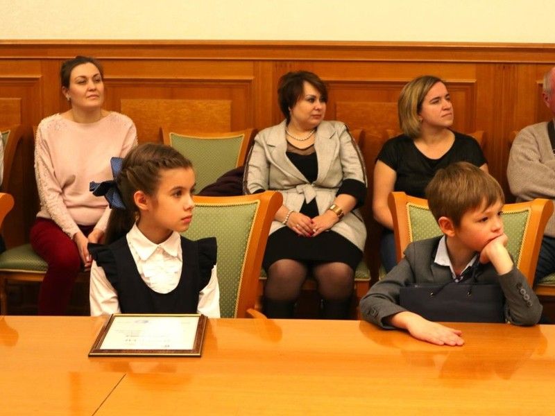 В Ленинградской области наградили школьников – победителей конкурса семейных историй