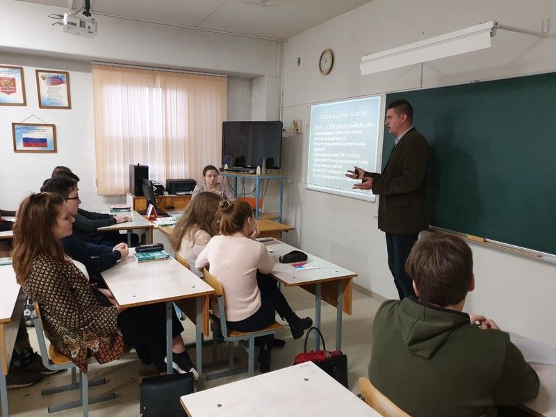 Члены Общественной платы Ленобласти выступили перед областными школьниками