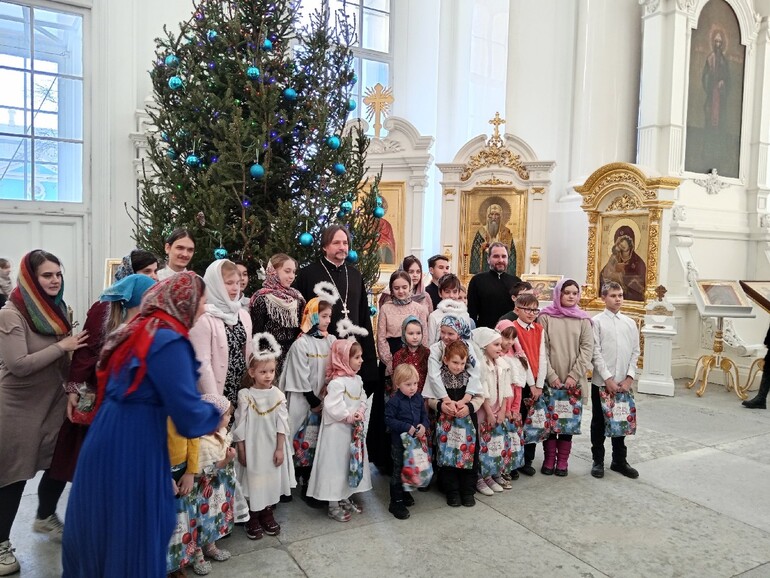 Праздник Рождества для детей в Смольном соборе
