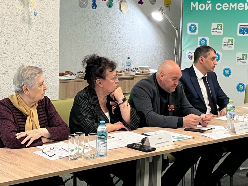 В Тихвине и Киришах проведён круглый стол «Уход за пожилыми людьми»