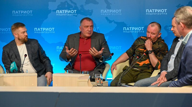 Владимир Петров принял участие во встрече главных редакторов петербургских и областных СМИ «Петербургский уик-энд»