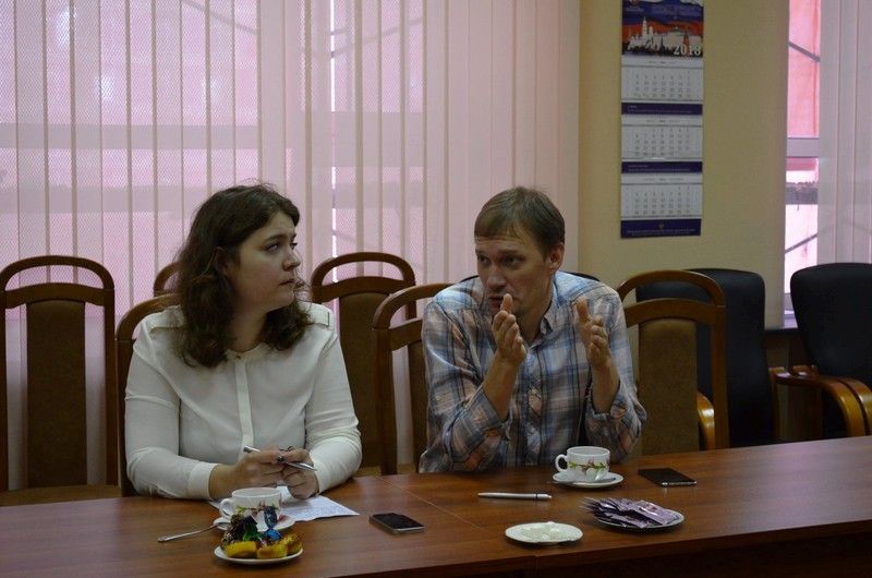 ГЛАВА ЛЕНОБЛИЗБИРКОМА ВСТРЕТИЛСЯ С ОБЩЕСТВЕННЫМИ НАБЛЮДАТЕЛЯМИ