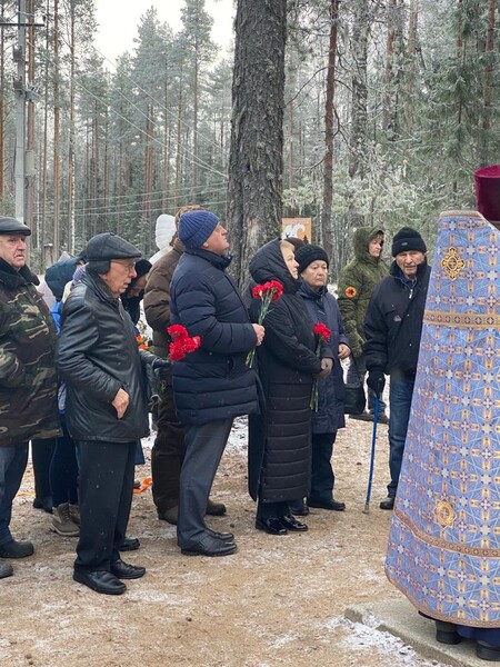 В Бокситогорском районе состоялось открытие мемориального поклонного креста, установленного в начале Дороги жизни