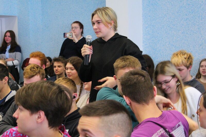В Общественной палате Ленобласти организовали встречу студентов с космонавтом-испытателем А. Бабкиным