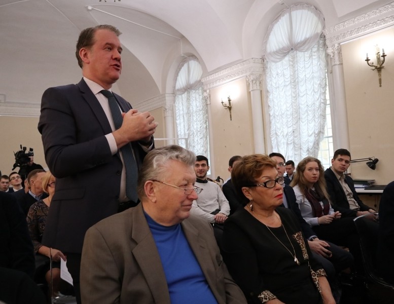 В Общественной палате Ленинградской области обсудили поправки к Конституции России и послание Президента РФ к Федеральному Собранию