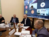 Предложения внесли. Пожелания высказали. Рекомендации компетентным органам озвучили. Работа идет.