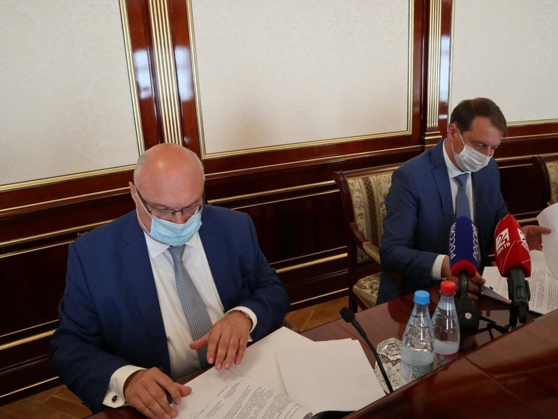 В Ленинградской области заключено Соглашение между Общественной палатой, Избиркомом и Уполномоченным по правам человека о взаимодействии на голосовании по изменениям в Конституцию