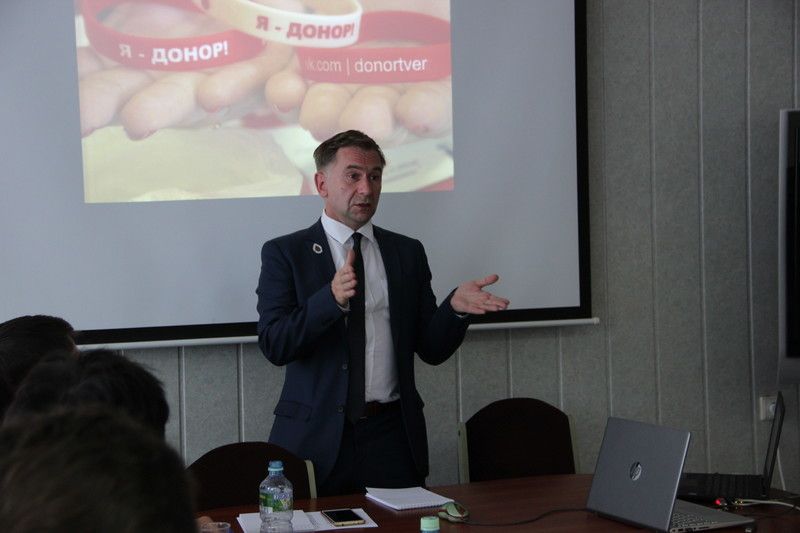Медаль для Почетного донора и зарядка для донора потенциального: проблемы донорства обсудили общественники в Ленинградской области