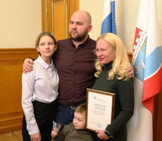 В Ленинградской области наградили школьников – победителей конкурса семейных историй