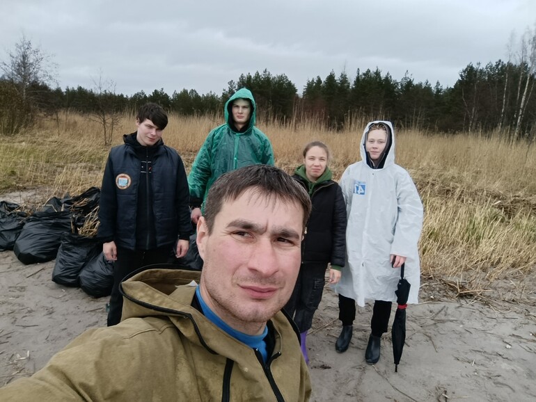 Субботник в Усть-Луге от Общественной палаты Ленобласти прошёл на «отлично»!