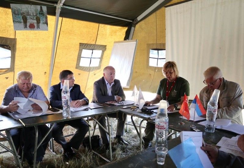 На землях Ленобласти, опаленных войной, общественники из разных концов России обсудили вопросы сохранения воинских захоронений