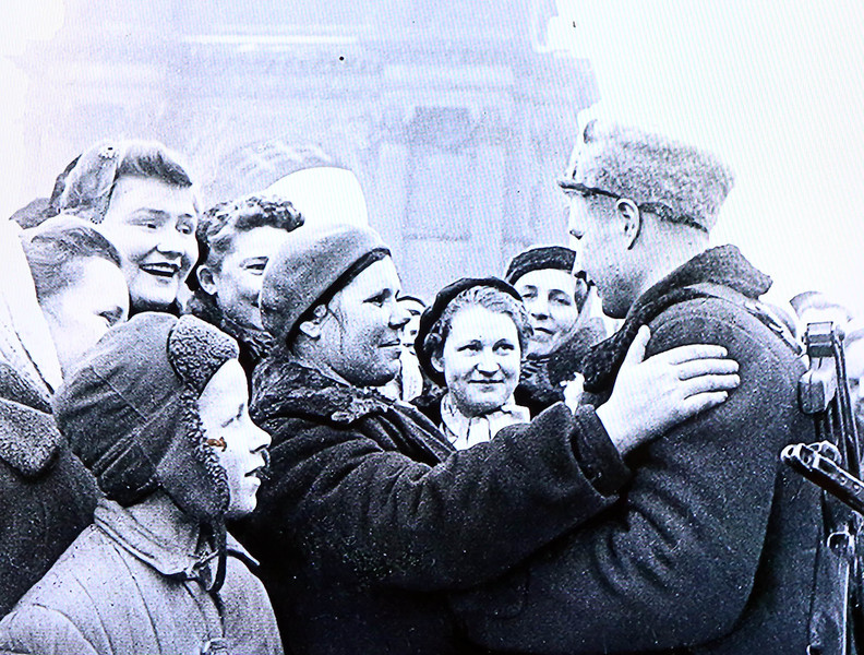 75 лет назад в освобожденном от вражеской блокады Ленинграде прошел парад ленинградских партизан