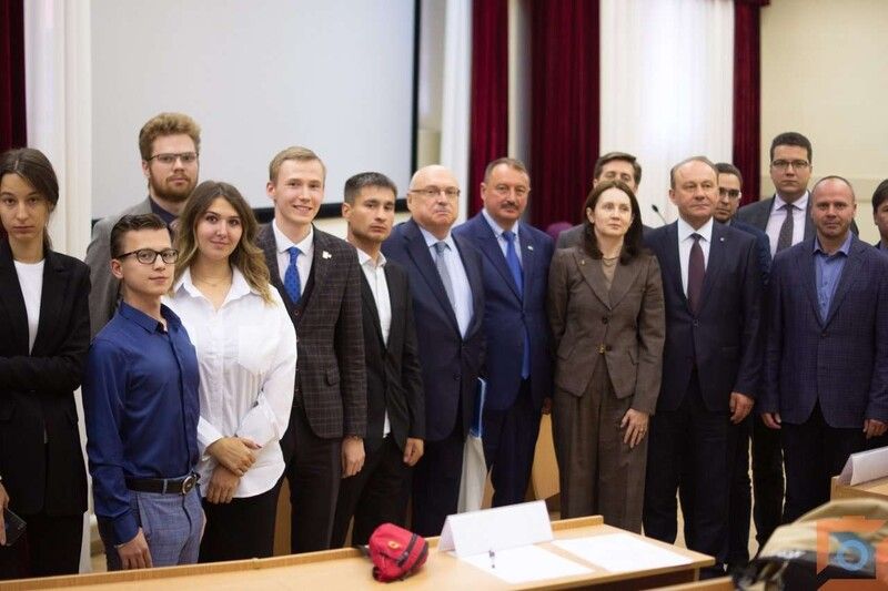 Общественная палата стала соорганизатором круглого стола с обсуждением роли молодежи и инноваций при проведении выборов
