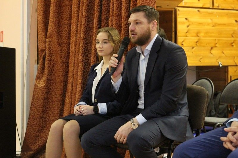 Члены Общественной палаты и Всеволожский Парламент старшеклассников обсудили роль МСУ в развитии демократии