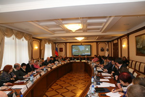 Областной парламент встретился с общественностью региона