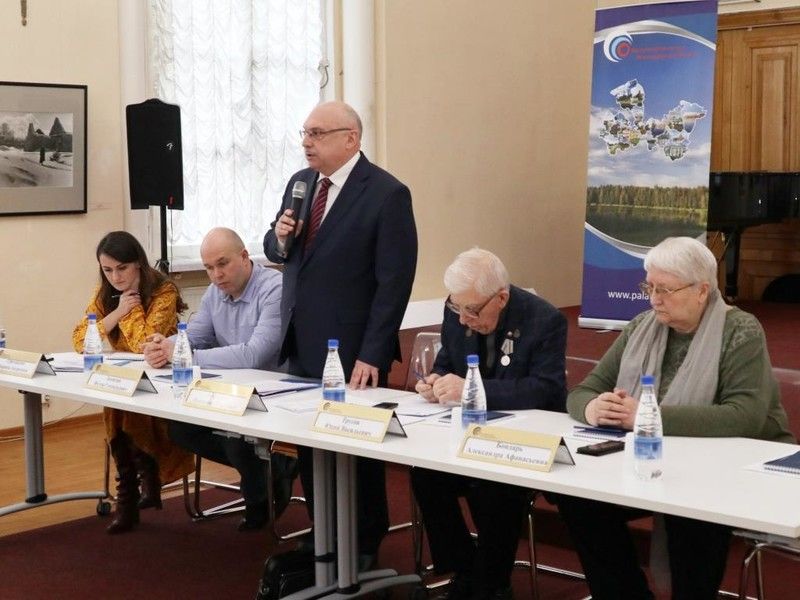 Общественная палата обсудила вопросы подготовки к голосованию по поправкам в Конституцию и выбрала своего представителя в ОПРФ