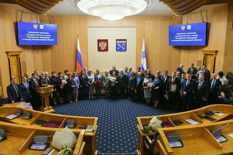 Государственные награды вручены членам Общественной палаты Ленинградской области Юрию Трусову и Елене Рогозиной