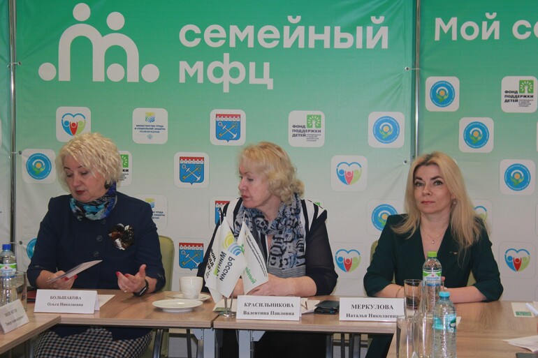 В Тихвине и Киришах проведён круглый стол «Уход за пожилыми людьми»