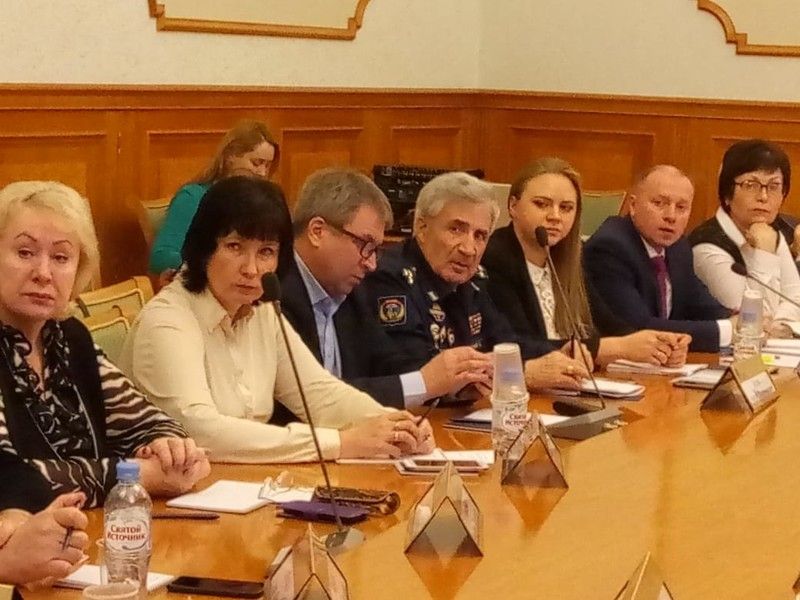 Как обеспечивается безопасность ребенка в школе или детском саду – общественники Ленобласти обсудили проблему со специалистами